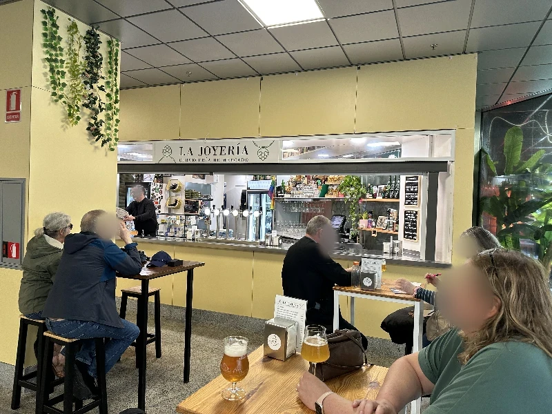 Inside La Joyeria cervecería stall at Mercado de la Encarnación, Seville, showing the small bar area